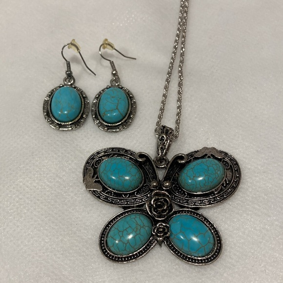 NWOT - Silvertone & Turquoise Butterfly Pendant Chain Necklace & Earring Set - Picture 6 of 13